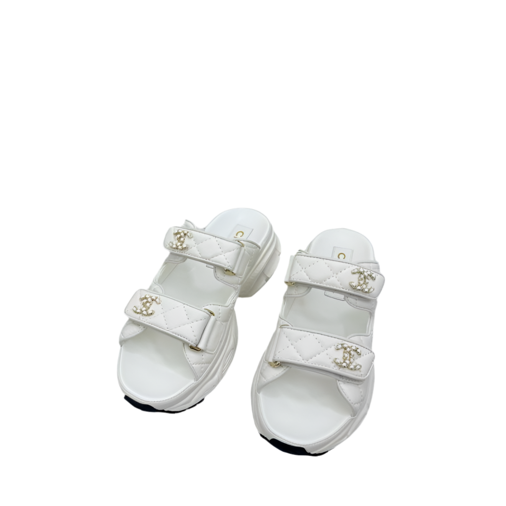 Chanel Dad Sandals Slides Wit Leer – Quilted CC Logo Muiltjes