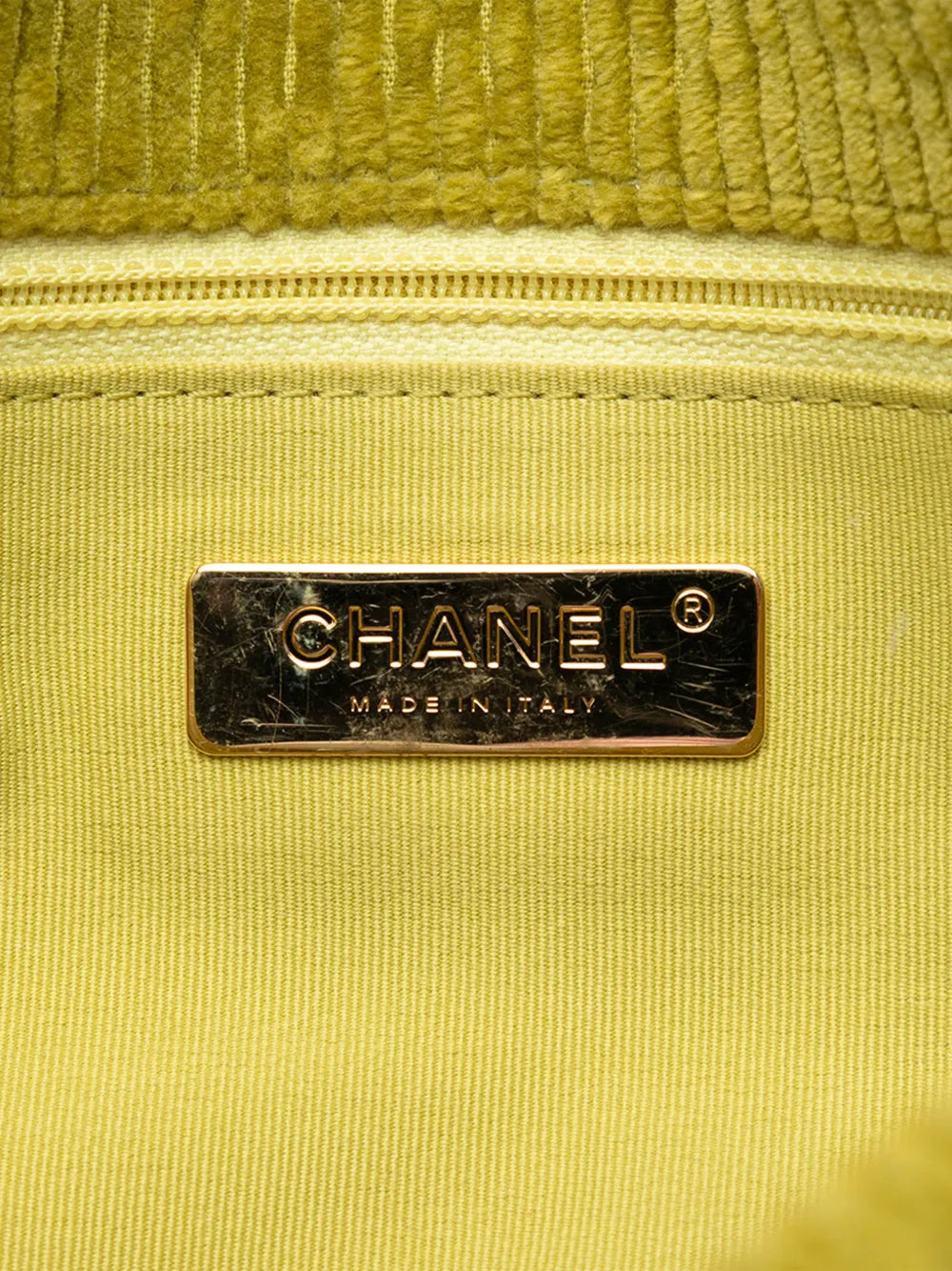 Chanel 19 Flap Bag Large Green Corduroy Quilted 2021–2025 – PRELOOV