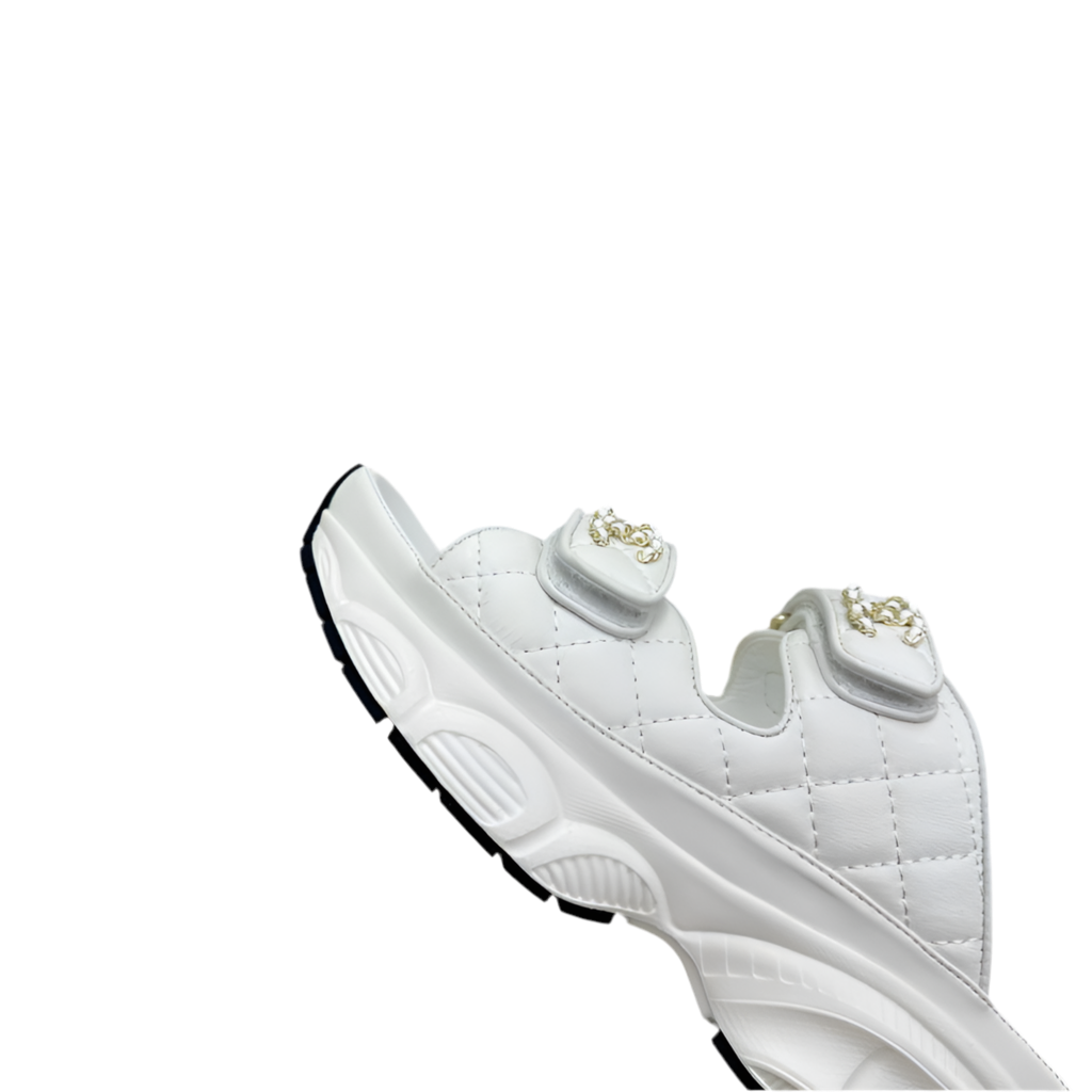 Chanel Dad Sandals Slides Wit Leer – Quilted CC Logo Muiltjes