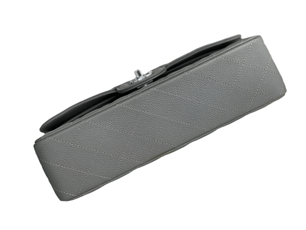 Chanel Classic Flap Bag Medium Grey Caviar met Silver Hardware