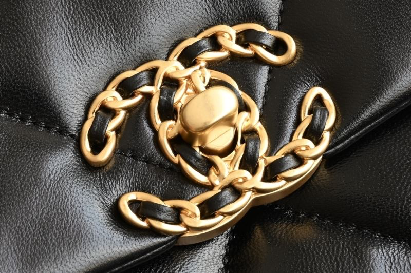 Chanel 19 Flap Bag Small – White Glossy Lambskin with Gold, Silver & Ruthenium Hardware – Preloved Designer Shoulder Bag 2025