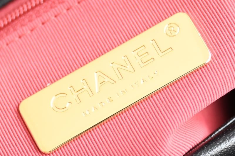 Chanel 19 Flap Bag Small – White Glossy Lambskin with Gold, Silver & Ruthenium Hardware – Preloved Designer Shoulder Bag 2025