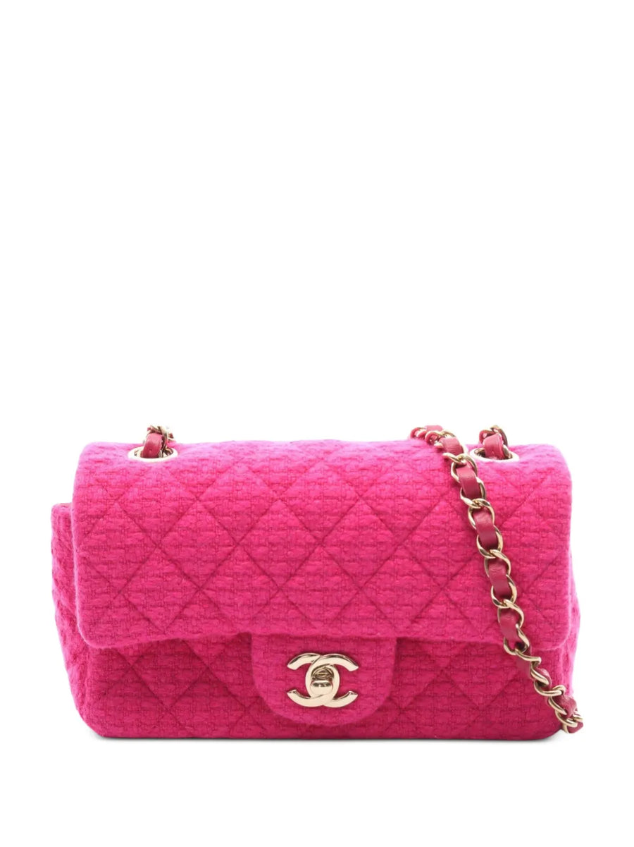 Chanel Matelassé Shoulder Bag Pink Fabric 2021 – PRELOOV