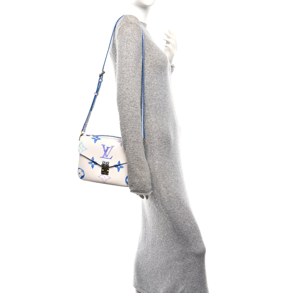 Louis Vuitton Pochette Metis MM Blue By The Pool Monogram Giant image 2