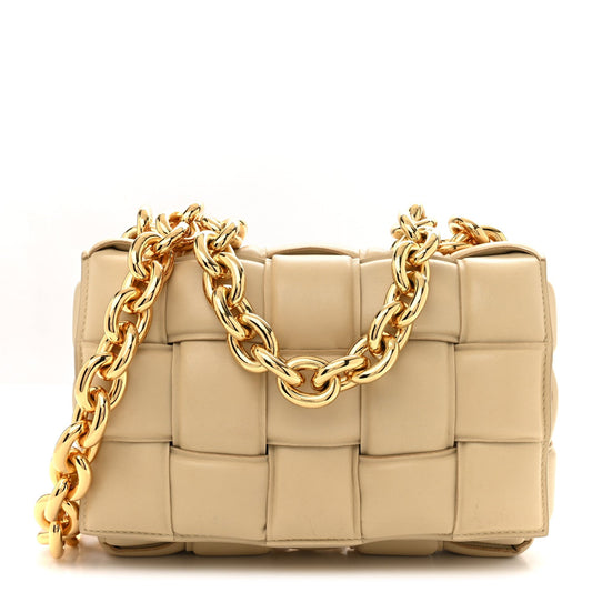 Bottega Veneta Lambskin Maxi Intreccio Padded Chain Cassette Crossbody Bag Porridge 2026 PRELOOV foto 1