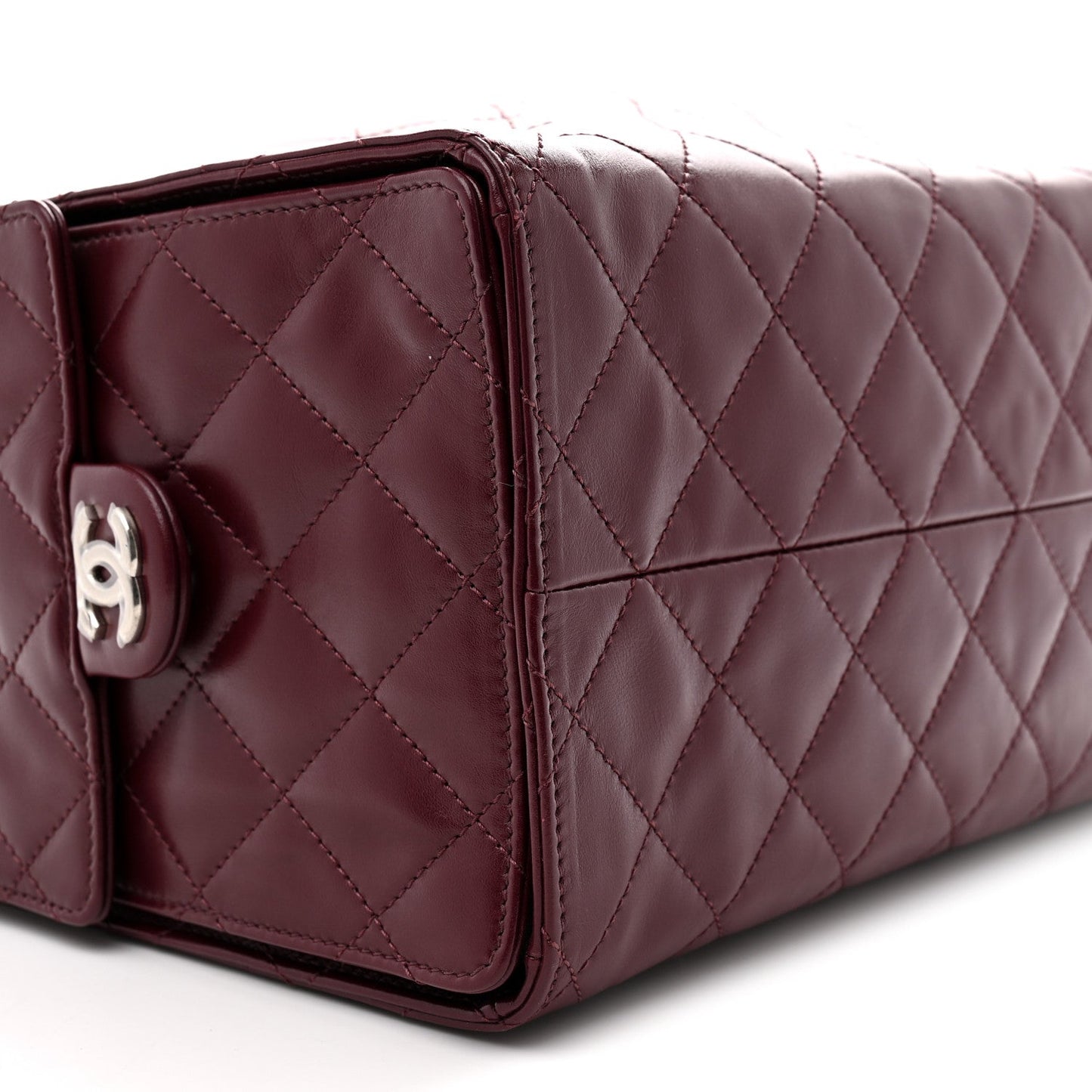 Chanel Shiny Crumpled Calfskin Quilted Medium Chanel 25 Handbag Dark Burgundy 2026 – PRELOOV