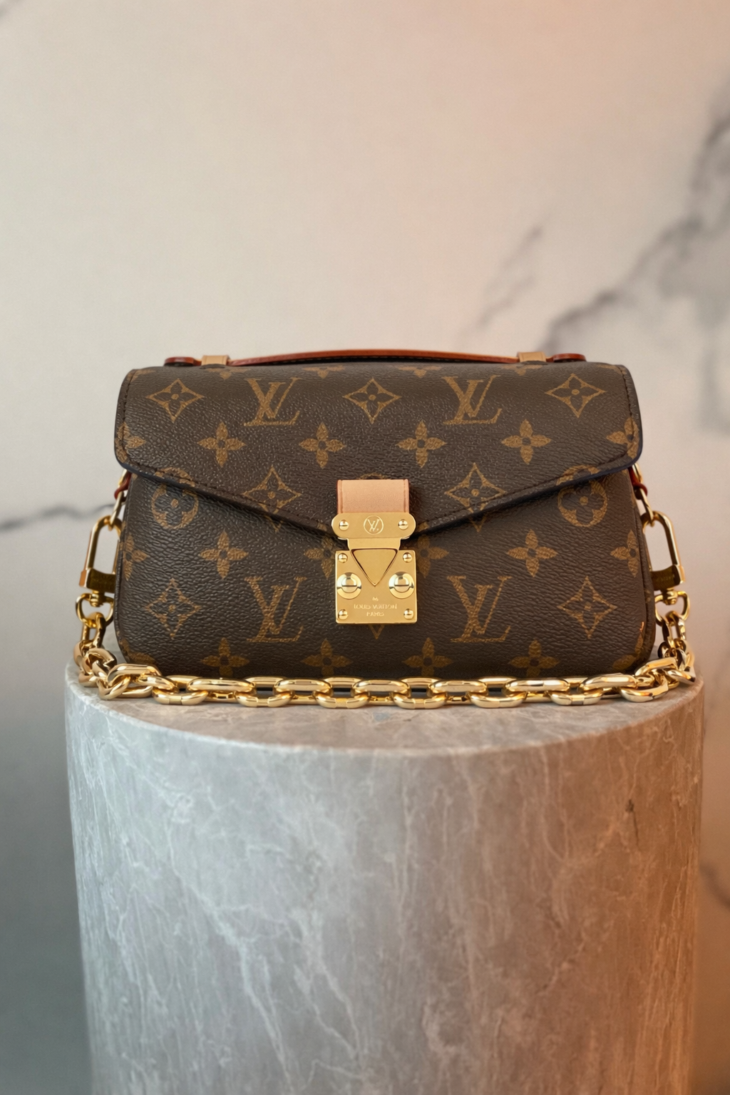 Louis Vuitton Pochette Métis East West Monogram – PRELOOV