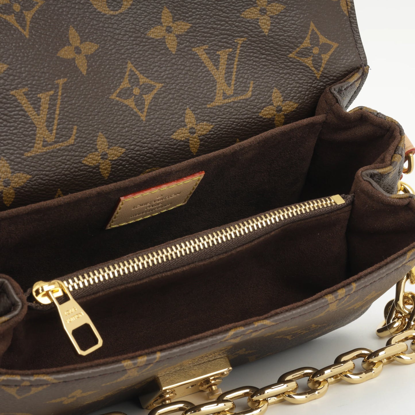 Louis Vuitton pochette metis east west monogram