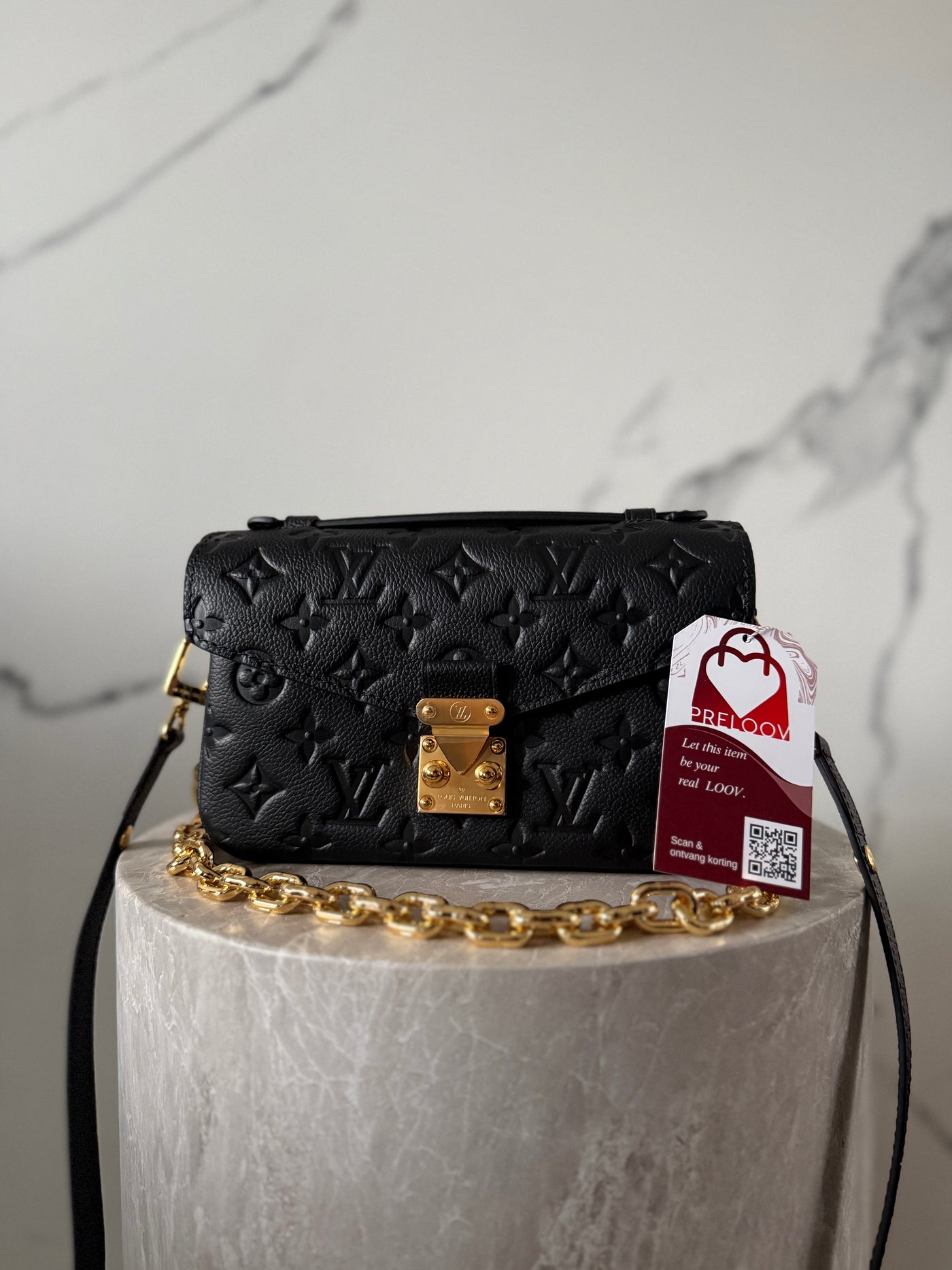 Louis Vuitton Pochette Metis East West monogram empreinte zwart