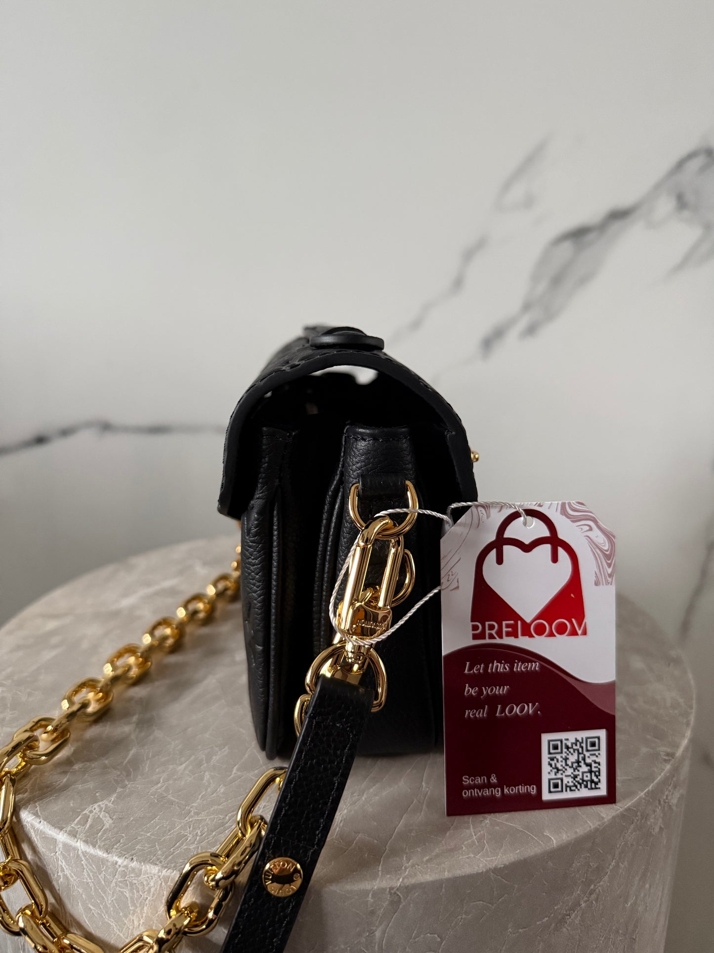 Louis Vuitton Pochette Metis East West monogram empreinte zwart