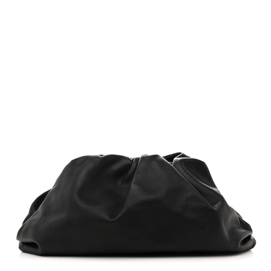 Bottega Veneta Smooth Butter Calf The Pouch Oversized Clutch Black 2026 PRELOOV foto 1