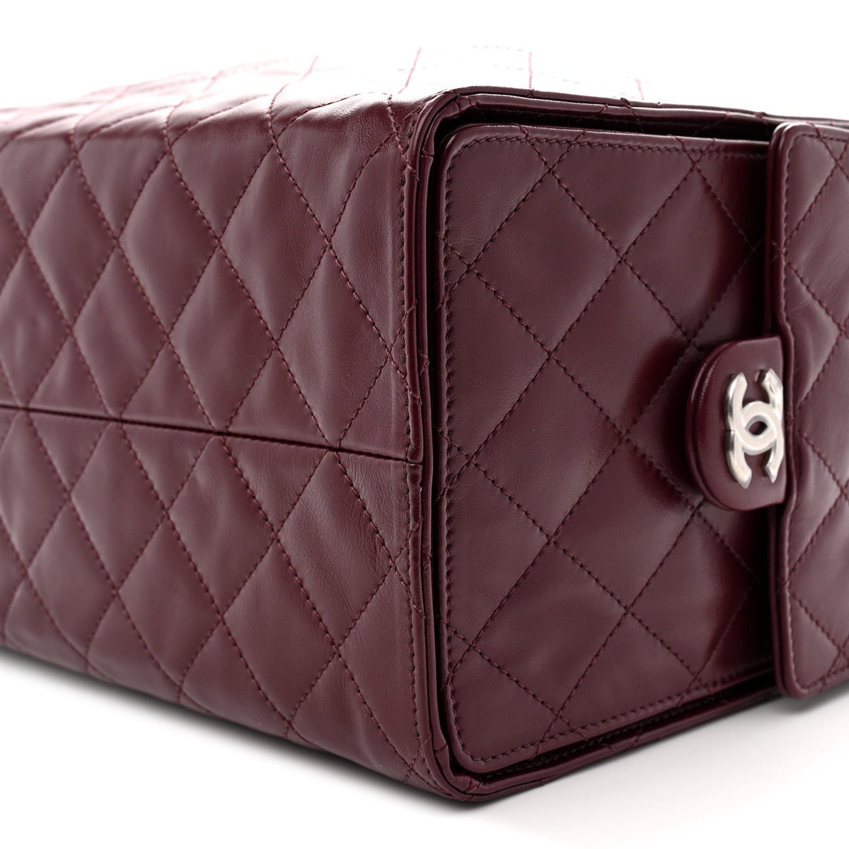 Chanel Shiny Crumpled Calfskin Quilted Medium Chanel 25 Handbag Dark Burgundy 2026 – PRELOOV